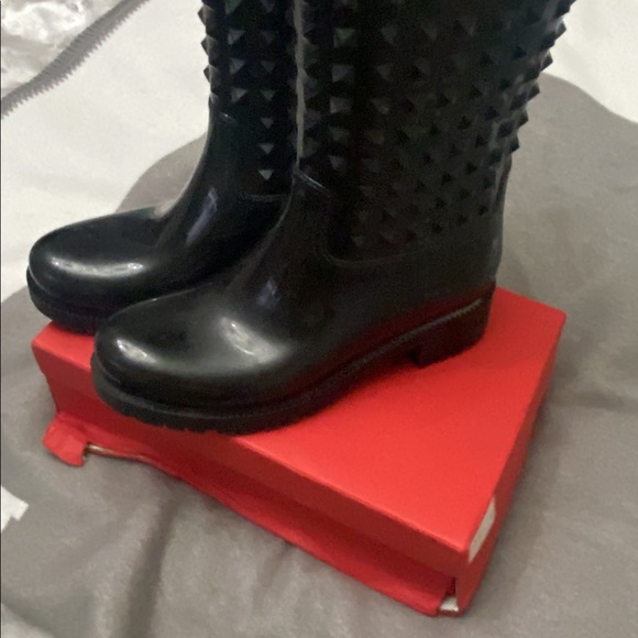Valentino Black Rockstud Rubber Rainboots 38 US 7 Preowned - Picture 6 of 9